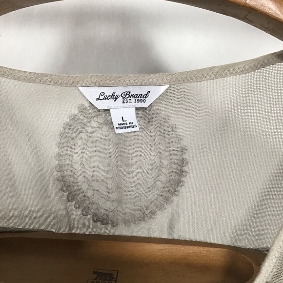 Soft Lace T-shirt with an embroidered mandala coin. - Picture 4 of 4